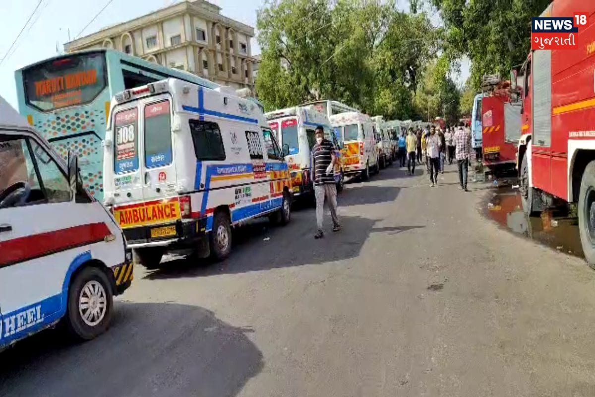 Ahmedabad Plane Crash: સિવિલ હોસ્પિટલની બહાર એમ્બ્યુલન્સની લાંબી લાઈન