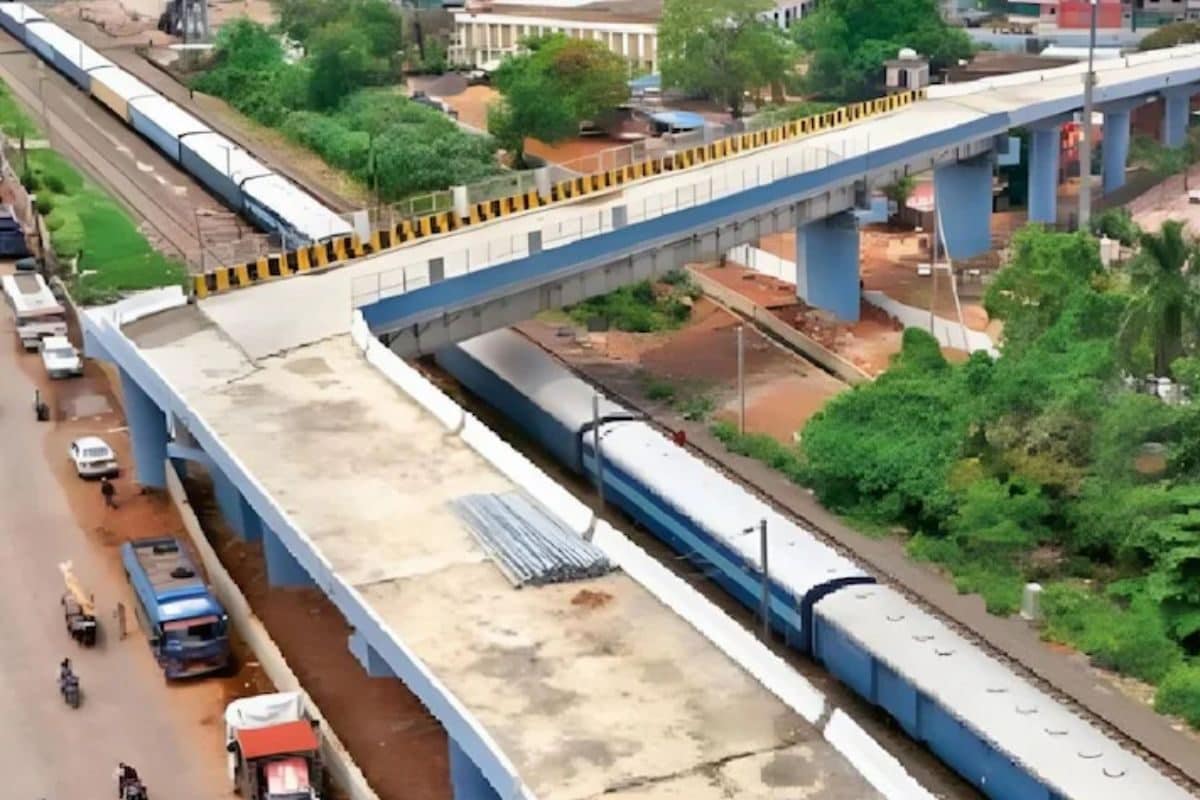 ભોપાલમાં બન્યો અનોખો બ્રિજ: 90 ડિગ્રીનો વળાંક, સોશિયલ મીડિયા પર લોકોએ મજા લઈ લીધી