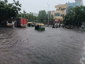 Ahmedabad Rain - અમદાવાદમાં ધોધમાર વરસાદ મણિનગર વટવા પૂર્વ અને પશ્ચિમ વિસ્તારમાં ભારે વરસાદ | - News18 Gujarati