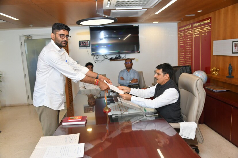  શપથ લીધા બાદ ગોપાલ ઈટાલિયાએ નિવેદન આપતા જણાવ્યુ છે કે, "કેશુબાપા અને અન્ય ખેડૂત નેતાઓએ ચીતરેલા રસ્તા પર હું ચાલીશ. આ માત્ર ધારાસભ્ય તરીકેના શપથ નથી, રાજ્યમાંથી તાનાશાહી હટાવવાના શપથ છે. જનતાનું સાશન અને સ્વરાજ્ય આવે એ માટે પ્રયત્નો કરીશું."