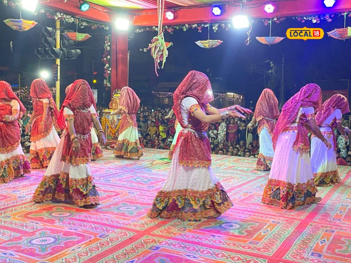 Momai Garbi Mandal at Hanuman Madhi Chowk 45 years of uninterrupted tradition Mogal Raas mesmerized everyone