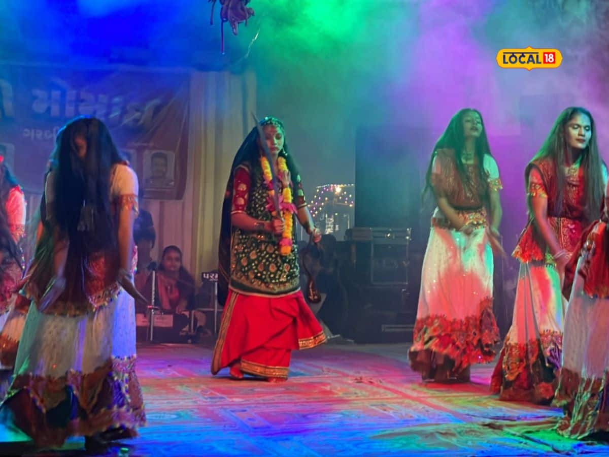 Momai Garbi Mandal at Hanuman Madhi Chowk 45 years of uninterrupted tradition Mogal Raas mesmerized everyone