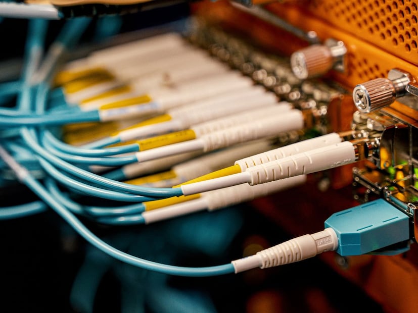 घर के कुछ हिस्सों में इंटरनेट की स्पीड कम क्यों हो जाती है?