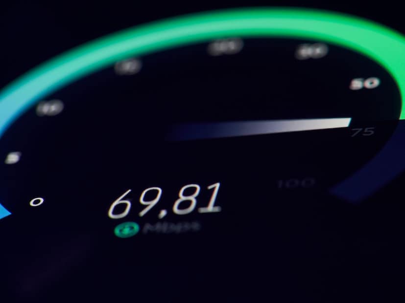 घर के कुछ हिस्सों में इंटरनेट की स्पीड कम क्यों हो जाती है?