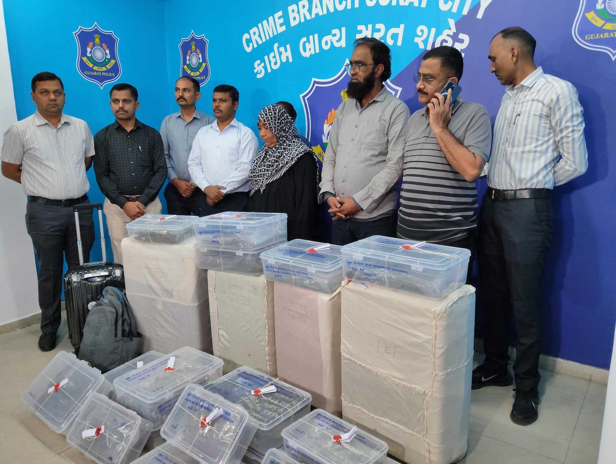 સુરત એરપોર્ટ, બેંગકોક કનેક્શન અને એક જ પેટર્ન! ફરી એકવાર ઝડપાયો કરોડોનો  ગાંજો- Hydro weed worth over Rs 6 crores brought from Bangkok seized at Surat  airport international drugs racket bust |
