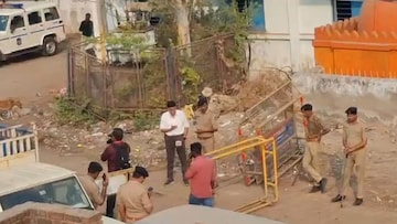 group clash, જૂથ અથડામણ, village violence, ગામમાં હિંસા, stone pelting, પથ્થરમારો, police action, પોલીસ કાર્યવાહી | અમદાવાદ - News18 ગુજરાતી