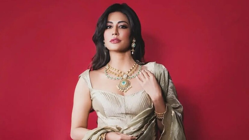  લંચમાં તે થોડા કાર્બોહાઇડ્રેટ લે છે, જેમ કે દાળ-રોટી અને શાકભાજી. જો પાસ્તા ખાય છે તો તેમાં શાકભાજી, મશરૂમ અથવા ચિકન જરૂર ઉમેરે છે. તેનો ફોકસ હંમેશા બેલેન્સ્ડ પ્લેટ પર રહે છે. ક્યારેક ચીટ ડે પણ હોય છે, જેમાં કઢી-ચોખા, રાજમા-ચોખા અથવા બટર ચિકન એન્જોય કરે છે.