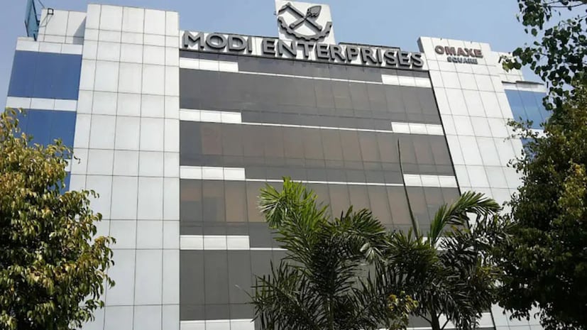 માંગમાં નથી કોઈ ઘટાડો- મની ટુડેના એક રિપોર્ટ અનુસાર, જિયોજિત ઈન્વેસ્ટમેન્ટના રિસર્ચ હેડ, વિનોદ નાયરના અનુસાર, ડિસેમ્બર ક્વાર્ટરના પરિણામોએ સ્પષ્ટ કરી દીધું છે કે, બજારમાં સિગરેટની માંગમાં કોઈ સ્ટ્રક્ચરલ ઘટાડો આવ્યો નથી. હાલની નબળાઈ ગ્રાહકોની અછતને કારણે નહીં પણ માત્ર ટેક્સના કારણે હતી. જો કે, રિટેલ કિંમતોમાં વધારા સાથે કેટલાક સમય માટે વેચાણની માત્રા પર અસર પડી શકે છે, પરંતુ ઐતિહાસિક રૂપથી તમ્બાકૂ કંપનીઓએ હંમેશા પોતાને રિકવર કરી દીધી છે. હાલના દિવસોમાં શેરોના ભાવમાં જે ઘટાડો થયો હતો, તેણે હવે રોકાણકારો માટે ખરીદીનો એક સારો મોકો બનાવી દીધો છે. માંગમાં નથી કોઈ ઘટાડો- મની ટુડેના એક રિપોર્ટ અનુસાર, જિયોજિત ઈન્વેસ્ટમેન્ટના રિસર્ચ હેડ, વિનોદ નાયરના અનુસાર, ડિસેમ્બર ક્વાર્ટરના પરિણામોએ સ્પષ્ટ કરી દીધું છે કે, બજારમાં સિગરેટની માંગમાં કોઈ સ્ટ્રક્ચરલ ઘટાડો આવ્યો નથી. હાલની નબળાઈ ગ્રાહકોની અછતને કારણે નહીં પણ માત્ર ટેક્સના કારણે હતી. જો કે, રિટેલ કિંમતોમાં વધારા સાથે કેટલાક સમય માટે વેચાણની માત્રા પર અસર પડી શકે છે, પરંતુ ઐતિહાસિક રૂપથી તમ્બાકૂ કંપનીઓએ હંમેશા પોતાને રિકવર કરી દીધી છે. હાલના દિવસોમાં શેરોના ભાવમાં જે ઘટાડો થયો હતો, તેણે હવે રોકાણકારો માટે ખરીદીનો એક સારો મોકો બનાવી દીધો છે.