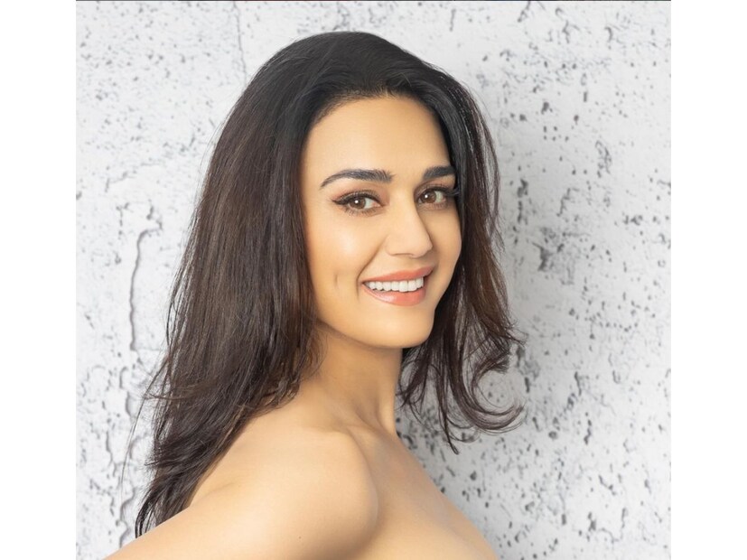  પ્રીતિએ વર્ષ 1998 માં શાહરુખ ખાનની ફિલ્મ ‘દિલ સે’ ડેબ્યૂ કર્યું હતું. ત્યારબાદ એક્ટ્રેસે ક્યારેય પાછળ વળીને જોયું નથી. પ્રીતિ સોલ્જર, સંઘર્ષ, ક્યા કહના, દિલ ચાહતા હૈ, કલ હો ના હો અને વીર ઝારા જેવી અનેક હિટ ફિલ્મો આપી છે.