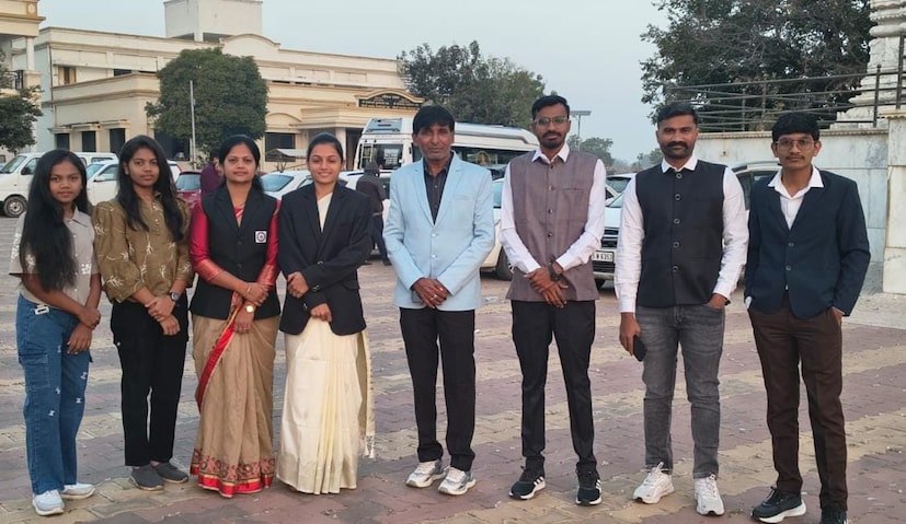 6 teachers from Parvadi village honored at the state level 6 teachers from Parvadi village honored at the state level