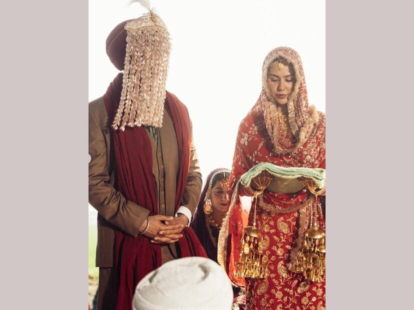  સની દેઓલની ફિલ્મ બોર્ડર 2 અનુરાગ સિંહનાં નિર્દેશનમાં બની છે. આ ફિલ્મમાં વરુણ ધવન, દિલજીત દૌસાંઝ, અહાન શેટ્ટી, મોના સિંહ, મેઘા રાણા, સોનમ બાજવા અને અન્યા સિંહ જેવા સિતારાઓ મહત્વની ભૂમિકામાં જોવા મળશે. આ એક વૉર ડ્રામા ફિલ્મ છે જે સત્ય ઘટનાઓ પર ફિલ્માવવામાં આવ્યું છે. આ વર્ષ 1971 ની ઇન્ડિયા પાકિસ્તાનની વૉર પર આધારિત છે, જ્યારે ભારતનાં સૈનિકોએ પાકિસ્તાની સેનાથી મુકાબલો કર્યો હતો.