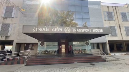 AMTSનું 991 કરોડનું ડ્રાફ્ટ બજેટ રજૂ કરવામાં આવ્યું છે.