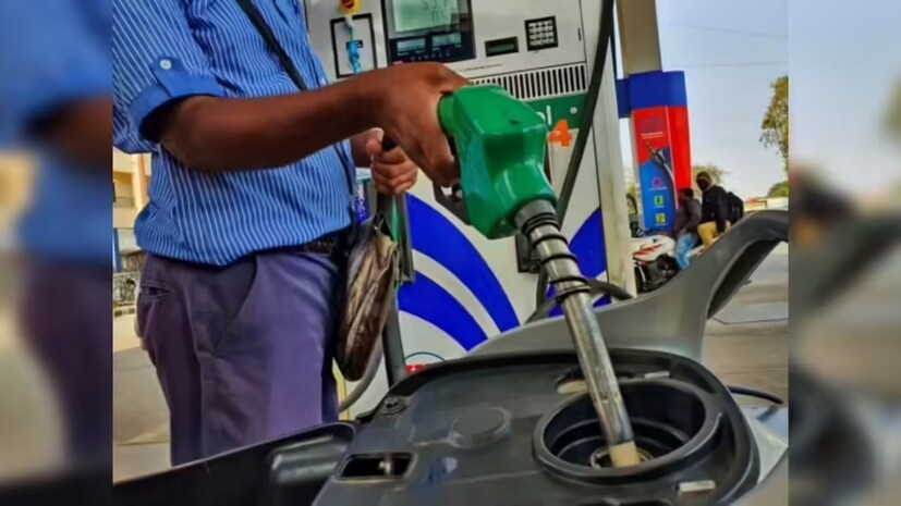  ભારત પાસે ક્રૂડ ઓઈલનો સ્ટોક છે - કેન્દ્ર સરકારે જણાવ્યું છે કે, હજુ ભારત પાસે ક્રૂડ ઓઈલનો પૂરતો સ્ટોક છે, તેથી હાલમાં ચિંતાની કોઈ વાત નથી. ઉપરની સ્થિતિમાં પણ સરકાર પાસે બે રસ્તા હશે. કાં તો એક્સાઇઝ ડ્યુટી ઘટાડીને જનતાને રાહત આપે, અથવા કિંમતોને બજારના હવાલે છોડી દે. જો કે, યુદ્ધની અનિશ્ચિતતાને જોતાં સરકાર હાલ 'વેઇટ એન્ડ વોચ'ની સ્થિતિમાં છે. હાલમાં દિલ્હી અને મુંબઈ જેવા શહેરોમાં પેટ્રોલ-ડીઝલના ભાવ સ્થિર છે, પરંતુ જો મધ્ય પૂર્વનું યુદ્ધ વધુ લાંબું ચાલે, તો ભારતીયોને પેટ્રોલ-ડીઝલની કિંમતોમાં થોડો ઝટકો લાગી શકે છે.