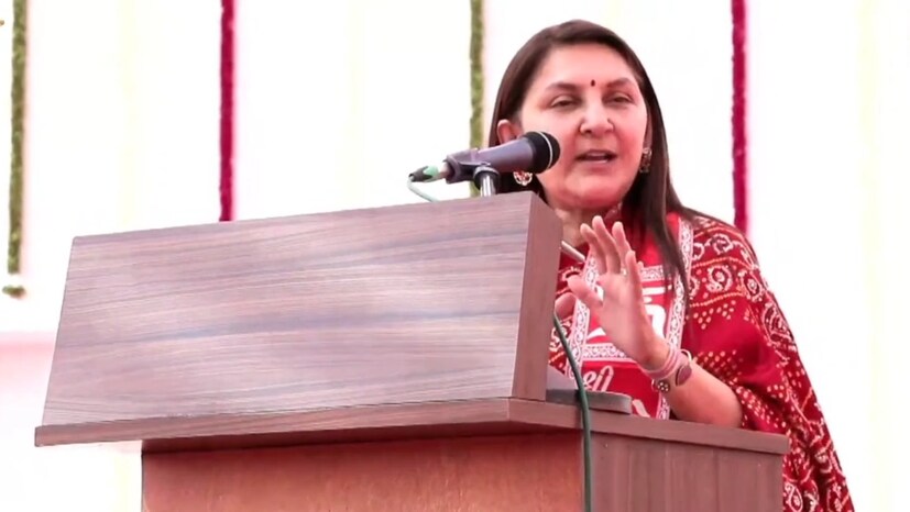  વધુમાં અનાર પટેલે સ્ટેજ પરથી કહ્યું કે, “આપણી પાસે શક્તિ છે, સંપત્તિ છે, પટેલ સમાજ પાસે શું નથી? પરંતુ સાચી તાકાત એકતામાં છે. જેથી આપણે સંગઠિત રહેશું તો જ ઇતિહાસ રચી શકીશું.” અનાર પટેલે નરેશ પટેલના શબ્દોનો ઉલ્લેખ કરતા કહ્યું કે, “ઉછળતા દેડકાઓનું વજન કરવું શક્ય છે, પરંતુ પટેલોને એકજૂટ કરવું મુશ્કેલ છે.” છતાં પણ નરેશભાઈ પટેલે પટેલ સમાજને એકત્રિત કરીને બતાવ્યું છે, જે તેમની નેતૃત્વ ક્ષમતાનું ઉત્તમ ઉદાહરણ છે.