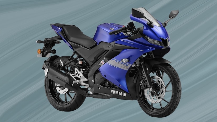  Yamaha R15: આ બાઈકની એક્સ શો રૂમ પ્રાઈઝ કંપની દ્વારા 1,66,200 રાખવામાં આવી છે. આ બાઈકે વર્ષોથી ભારતીય બજારમાં પોતાનો દબદબો રાખ્યો છે. એન્ટ્રી લેવલ સુપરસ્પોર્ટ સેગમેન્ટમાં આ બાઈક હજુ પણ ટોપ પર છે. કંપની દ્વારા બાઈકમાં 155 સીસીનું એન્જિન આપવામાં આવ્યું છે. તેમ છતાં આ બાઈકમાં ટ્રેક્શન કંટ્રોલ, ક્વિકશિફ્ટર, યુએસડી ફોકર્સ અને અસિસ્ટ સ્લિપર ક્લચ જેવા ફિચર્સ આપવામાં આવ્યા છે.