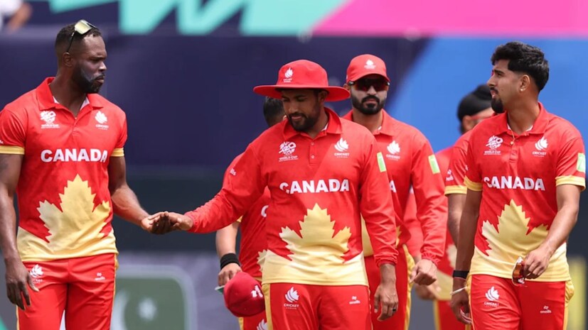  કેનેડાની ટીમમાં ભારતીય મૂળના ખેલાડીઓના નામ: દીલપ્રીત બાજવા (કેપ્ટન), અંશ પટેલ, અજયવીર હુંડલ, હર્ષ ઠાકર, કંવરપાલ તાથગુર, જસકરણદીપ બુટ્ટર, શિવમ શર્મા, નવનીત ઘાલીવાલ, રવિન્દરપાલ સિંહ, શ્રૈયસ મોવા, યુવરાજ સમરા. (Photo: ICC)