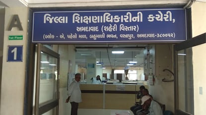 પરીક્ષા સેન્ટર પર પહોંચતા વિદ્યાર્થીઓ અટવાય નહીં તેને લઈને દોડધામ શરૂ