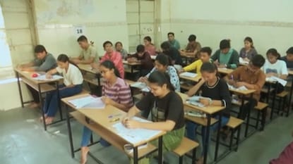 રાજ્યભરના કુલ 16.63 લાખ વિદ્યાર્થીઓ બોર્ડની પરીક્ષા આપશે. રાજ્યભરના કુલ 16.63 લાખ વિદ્યાર્થીઓ બોર્ડની પરીક્ષા આપશે.