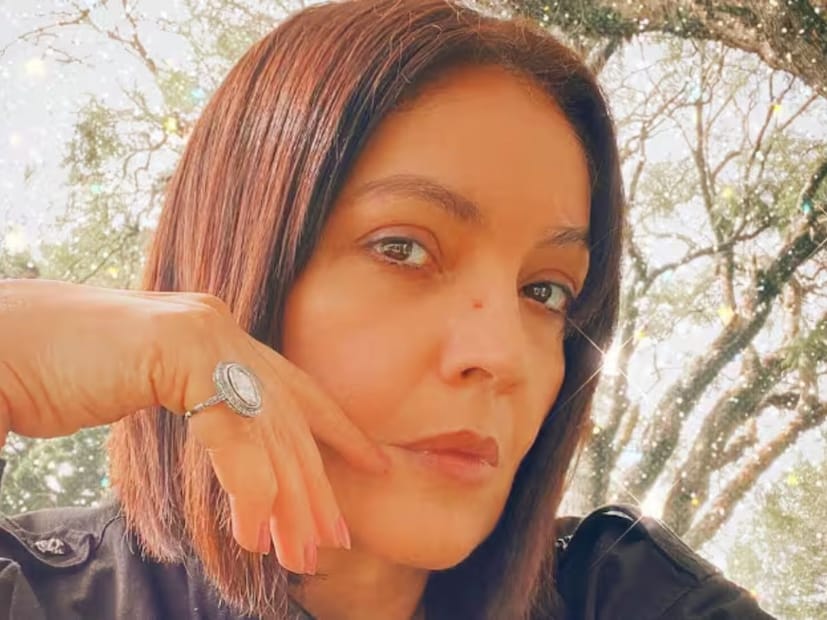  પૂજા ભટ્ટનાં પિતા મહેશ ભટ્ટની સાથે લિપલોકની તસવીર પર વિવાદ થયો હતો. જો કે વર્ષ 1990 માં એક મેગેઝિનનાં કવર પર પૂજા ભટ્ટ અને મહેશ ભટ્ટનો લિપલોક બતાવવામાં આવ્યો હતો. આમ, પૂજાનું નામ ઘણા વિવાદોમાં રહ્યું. દારૂ પીવાથી લઈને પપ્પા મહેશ ભટ્ટનું 'લિપ લોક' સાથેનું ફોટોશૂટ અને 'મને દીકરી ન હોત તો મેં લગ્ન કરી લીધા હોત' જેવા નિવેદનથી ઘણી હેડલાઈન્સ બની, પરંતુ પૂજાએ બેફિકર જીવન જીવવાનું ચાલુ રાખ્યું. અભિનેતા રણવીર શૌરી સાથે સંબંધ પણ હતો, સગાઈ પણ થઈ હતી, પરંતુ હિંસક વર્તનને કારણે પૂજાએ અંતર રાખ્યું હતું.