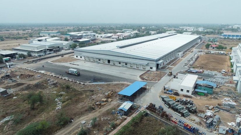  શેર પ્રાઈસ હિસ્ટ્રી- વોલ્ટાસની ચાલ પર નજર કરીએ તો હાલ શેર 4.40 રૂપિયા એટલે કે, 0.29 ટકાની નબળાઈની સાથે 1,532 રૂપિયાની આસપાસ કારોબાર કરી રહ્યા છે. આજે તેની દિવસની હાઈ 1,555 રૂપિયા અને દિવસની લો 1,531 રૂપિયા છે. શેરની 52 સપ્તાહની હાઈ 1,563 રૂપિયા અને 52 સપ્તાહની નીચી સપાટી 1,190 રૂપિયા છે. શેરનું ટ્રેડિંગ વોલ્યૂમ 646,967 શેર અને માર્કેટ કેપ 50,790 રૂપિયા છે.