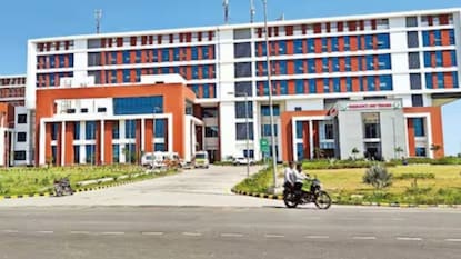 ટ્રેન નીચે ઝંપલાવી જીવન ટુંકાવ્યું