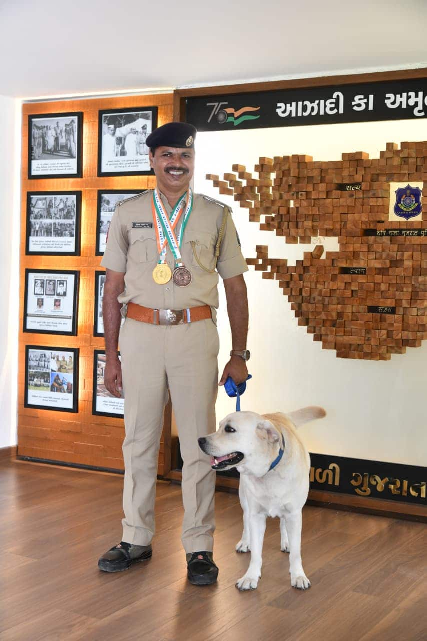 16 વર્ષ પછી ગુજરાત પોલીસને 'ચેક' ડોગે રાષ્ટ્રીય પોલીસ ડ્યુટી મીટમાં ગોલ્ડ  મેડલ જીતાડ્યો- After 16 years Gujarat Police check named dog wins gold medal  | - News18 Gujarati