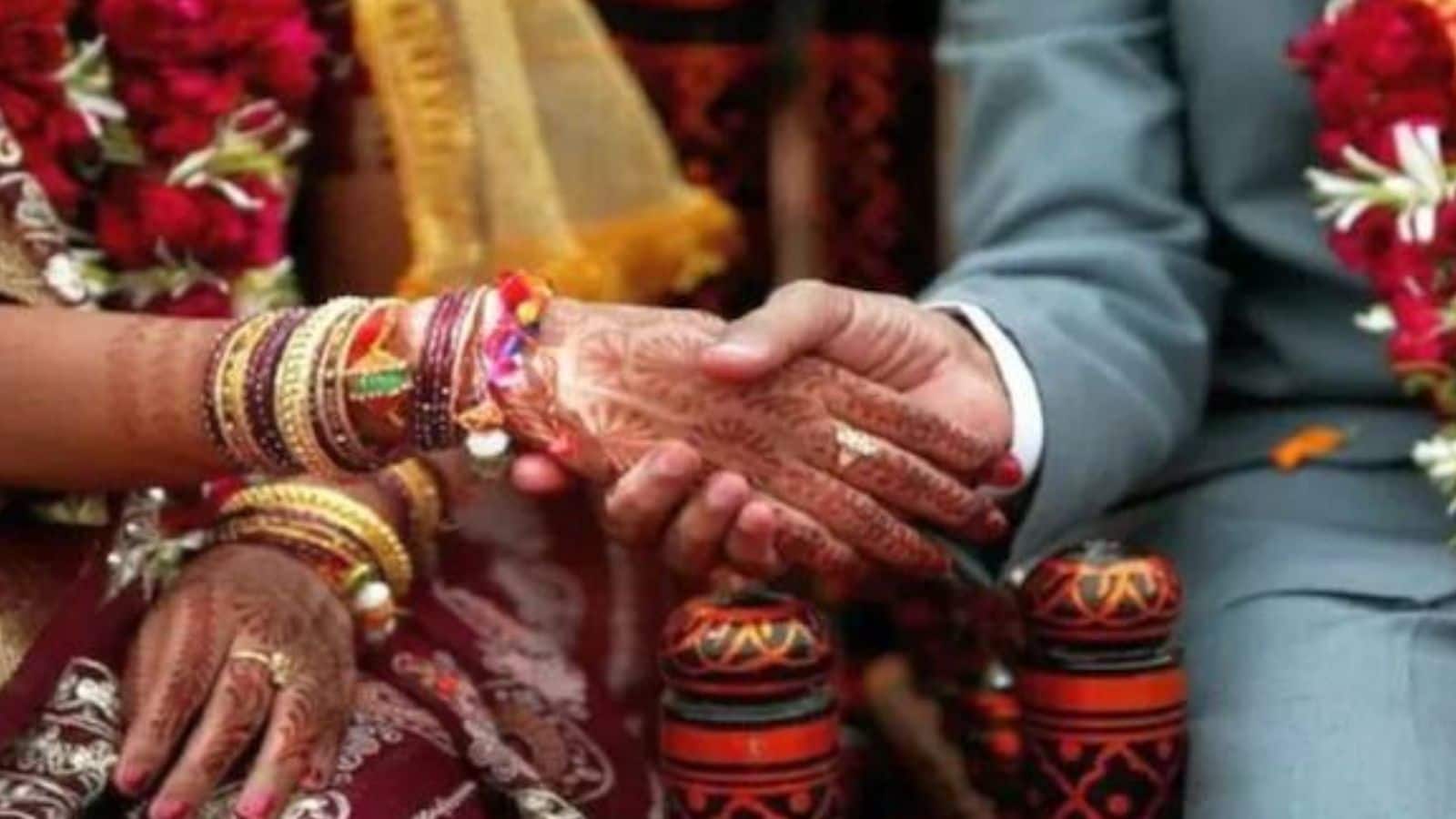 Marriage certificate couple photo: હવે મેરેજ સર્ટિફિકેટમાં યુગલનો ફોટો પણ હશે! ક્યારથી લાગુ થઈ શકે છે નવો નિયમ - Now the marriage certificate will als | - News18 Gujarati