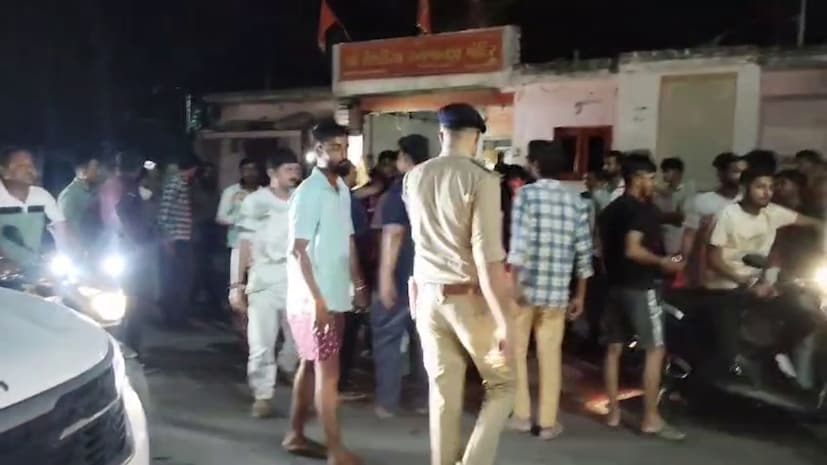 Uproar during demolition of Rokadiya Hanuman temple in Modasa Uproar during demolition of Rokadiya Hanuman temple in Modasa