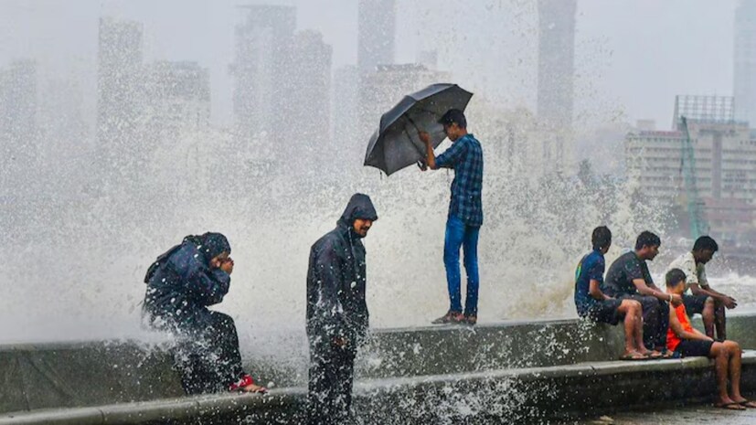 Mumbai Torrential Rain 4 Storey Building Collapses Killing 6 Schools Colleges Closed
