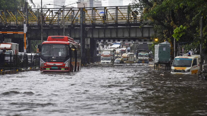 Mumbai Torrential Rain 4 Storey Building Collapses Killing 6 Schools Colleges Closed