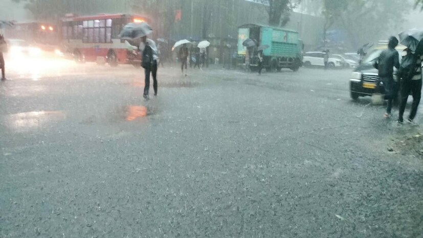 Mumbai Torrential Rain 4 Storey Building Collapses Killing 6 Schools Colleges Closed