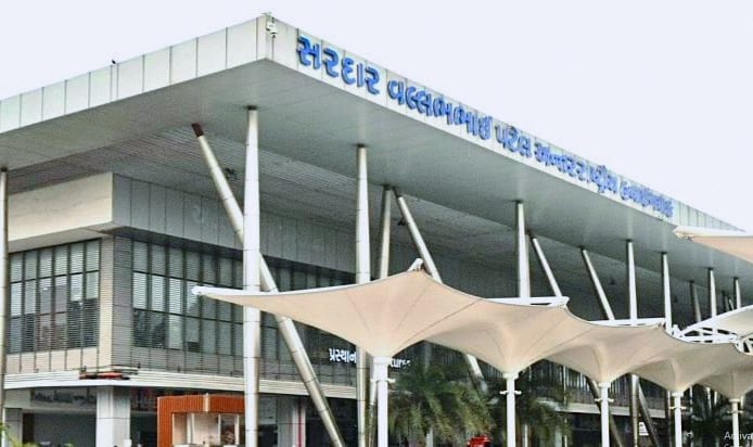 Ahmedabad Airport: ફરી એક ફ્લાઈટનું અમદાવાદમાં ઈમરજન્સી લેન્ડિંગ, એરપોર્ટ પર અફરાતફરીનો માહોલ