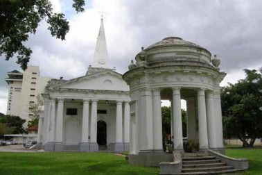 پنانگ کا سینٹ جارج چرچ 1818 میں بنا یا گیا تھا۔ یہ انگریزوں کی طرف سے بنوایا گیا جنوب مشرقی ایشیا کا سب سے قدیم چرچ ہے۔ پنانگ کا سینٹ جارج چرچ 1818 میں بنا یا گیا تھا۔ یہ انگریزوں کی طرف سے بنوایا گیا جنوب مشرقی ایشیا کا سب سے قدیم چرچ ہے۔