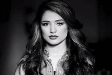 تصویر کے ساتھ عرفان نے لکھا کہ شاید وہ اپنی زندگی کے سب سے سنہرے اور خوبصورت دور میں داخل ہو رہے ہیں۔ ساتھ ہی وہ تمام بہی خواہوں کا شکریہ ادا کرتے ہیں۔ تصویر کے ساتھ عرفان نے لکھا کہ شاید وہ اپنی زندگی کے سب سے سنہرے اور خوبصورت دور میں داخل ہو رہے ہیں۔ ساتھ ہی وہ تمام بہی خواہوں کا شکریہ ادا کرتے ہیں۔