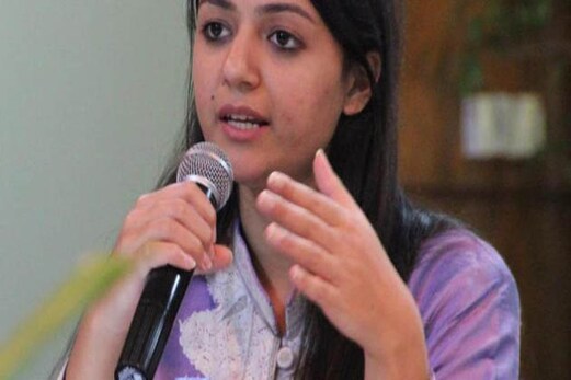 آر ایس ایس اپنے دفتر پر بھگوا پرچم کے بجائے لہرائے ترنگا: شہلا راشد آر ایس ایس اپنے دفتر پر بھگوا پرچم کے بجائے لہرائے ترنگا: شہلا راشد