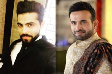ہندستان میں کرکٹرز کی کمائی کروڑوں میں ہوتی ہے۔ موٹی میچ فیس کے علاوہ یہ کرکٹرز اشتہارات سے بھی کروڑوں کی کمائی کرتے ہیں، لیکن ٹیم انڈیا میں کئی ایسے کھلاڑی ہیں جنہوں نے غربت میں اپنے دن گزارے اور آج کروڑوں کما رہے ہیں۔ تصویروں میں دیکھیں کون ہیں یہ کھلاڑی۔ ہندستان میں کرکٹرز کی کمائی کروڑوں میں ہوتی ہے۔ موٹی میچ فیس کے علاوہ یہ کرکٹرز اشتہارات سے بھی کروڑوں کی کمائی کرتے ہیں، لیکن ٹیم انڈیا میں کئی ایسے کھلاڑی ہیں جنہوں نے غربت میں اپنے دن گزارے اور آج کروڑوں کما رہے ہیں۔ تصویروں میں دیکھیں کون ہیں یہ کھلاڑی۔