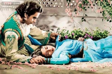 مشہور اداکارہ مدھو بالا بھی دلیپ کمار کی دیوانی تھیں۔ کہا تو یہ بھی جاتا ہے کہ دونوں شادی کرنے والے تھے، لیکن ان کی پریم کہانی مقام تک نہیں پہنچ پائی۔ مشہور اداکارہ مدھو بالا بھی دلیپ کمار کی دیوانی تھیں۔ کہا تو یہ بھی جاتا ہے کہ دونوں شادی کرنے والے تھے، لیکن ان کی پریم کہانی مقام تک نہیں پہنچ پائی۔