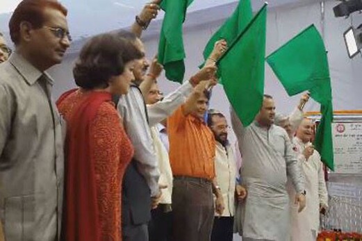 نئی دہلی سے آگرہ کے درمیان چلی ملک کی سب سے تیز رفتار ٹرین نئی دہلی سے آگرہ کے درمیان چلی ملک کی سب سے تیز رفتار ٹرین