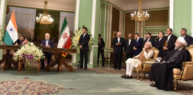 مسٹر مودی نے کہا کہ جلد ہی ایران ہندستان اورافغانستان کے درمیان سہ رخی ٹرانسپورٹ اورآمدورفت کا سمجھوتہ کیا جائے گا۔ یہ تاریخی ہوگا اور اس سے تینوں ممالک کو باہم جوڑنے کے لئے ایک نیا راستہ کھلے گا اور تینوں ملک آپس میں بہتر طریقہ سے جڑ سکیں گے۔<br />ایران کے ساتھ ہندستان کے تعلقات کو صدیوں پرانا بتاتے ہوئے مسٹر مودی نے کہا کہ دونوں ملکوں کو باہمی تعلقات کا علاقہ کے امن و استحکام اور خوشحالی میں اہم رول رہا ہے۔ دونوں ملک علاقہ میں عدم استحکام کٹرپن اور دہشت پھیلانے والی طاقتوں کا یکساں طور سے سامنا کررہے ہیں۔ مسٹر مودی نے کہا کہ جلد ہی ایران ہندستان اورافغانستان کے درمیان سہ رخی ٹرانسپورٹ اورآمدورفت کا سمجھوتہ کیا جائے گا۔ یہ تاریخی ہوگا اور اس سے تینوں ممالک کو باہم جوڑنے کے لئے ایک نیا راستہ کھلے گا اور تینوں ملک آپس میں بہتر طریقہ سے جڑ سکیں گے۔<br />ایران کے ساتھ ہندستان کے تعلقات کو صدیوں پرانا بتاتے ہوئے مسٹر مودی نے کہا کہ دونوں ملکوں کو باہمی تعلقات کا علاقہ کے امن و استحکام اور خوشحالی میں اہم رول رہا ہے۔ دونوں ملک علاقہ میں عدم استحکام کٹرپن اور دہشت پھیلانے والی طاقتوں کا یکساں طور سے سامنا کررہے ہیں۔