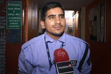 امت نے بتایا کہ آئی اے ایس کی تیاری کو لے کر کچھ لوگوں نے اس کا حوصلہ پست کرنے کی کوشش بھی کی اور کہا کہ جو لوگ کافی سالوں سے اس کی تیاری کر رہے ہیں وہ بڑی مشکل سے ٹیسٹ پاس کر پاتے ہیں۔ امت نے بتایا کہ آئی اے ایس کی تیاری کو لے کر کچھ لوگوں نے اس کا حوصلہ پست کرنے کی کوشش بھی کی اور کہا کہ جو لوگ کافی سالوں سے اس کی تیاری کر رہے ہیں وہ بڑی مشکل سے ٹیسٹ پاس کر پاتے ہیں۔