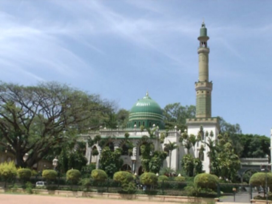  جوں ہی رمضان کا مبارک مہینہ آتا ہے شہر کا منظر یکسر بدل جاتا ہے۔