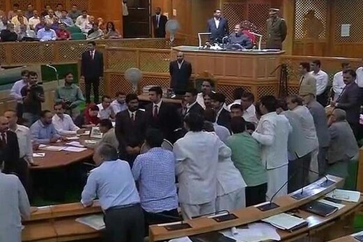 سادھوی پراچی کے مسلم مکت بھارت والے متنازعہ بیان پر کشمیر اسمبلی میں ہنگامہ آرائی سادھوی پراچی کے مسلم مکت بھارت والے متنازعہ بیان پر کشمیر اسمبلی میں ہنگامہ آرائی