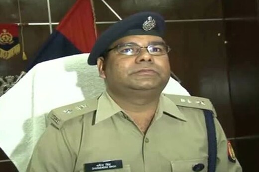 اخلاق قتل کیس میں پھر نیا موڑ ، نوئیڈا کے ایس ایس پی نے کہا : جس گوشت پر رپورٹ آئی ہے وہ اخلاق کے گھر سے دورملا تھا اخلاق قتل کیس میں پھر نیا موڑ ، نوئیڈا کے ایس ایس پی نے کہا : جس گوشت پر رپورٹ آئی ہے وہ اخلاق کے گھر سے دورملا تھا
