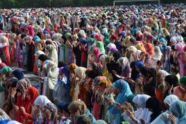 سیکورٹی فورسز نے سری نگر کے مضافاتی علاقہ حیدرپورہ میں بھی آزادی حامی نعرے بازی کررہے مظاہرین کو منتشر کرنے کے لئے لاٹھی چارج اور آنسو گیس کا استعمال کیا۔ سیکورٹی فورسز نے سری نگر کے مضافاتی علاقہ حیدرپورہ میں بھی آزادی حامی نعرے بازی کررہے مظاہرین کو منتشر کرنے کے لئے لاٹھی چارج اور آنسو گیس کا استعمال کیا۔