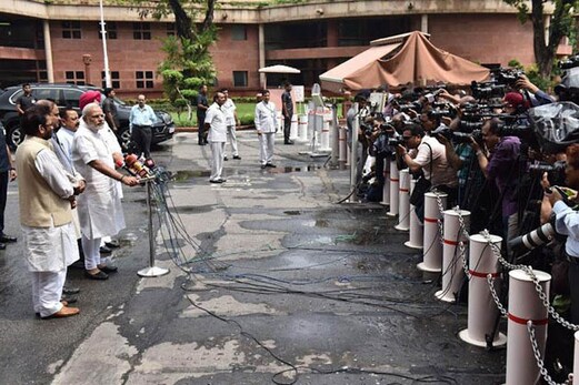 پارلیمنٹ کے مانسون اجلاس کا آج پہلا دن، وزیر اعظم مودی نے کہا سب کا موڈ اچھا ہے پارلیمنٹ کے مانسون اجلاس کا آج پہلا دن، وزیر اعظم مودی نے کہا سب کا موڈ اچھا ہے