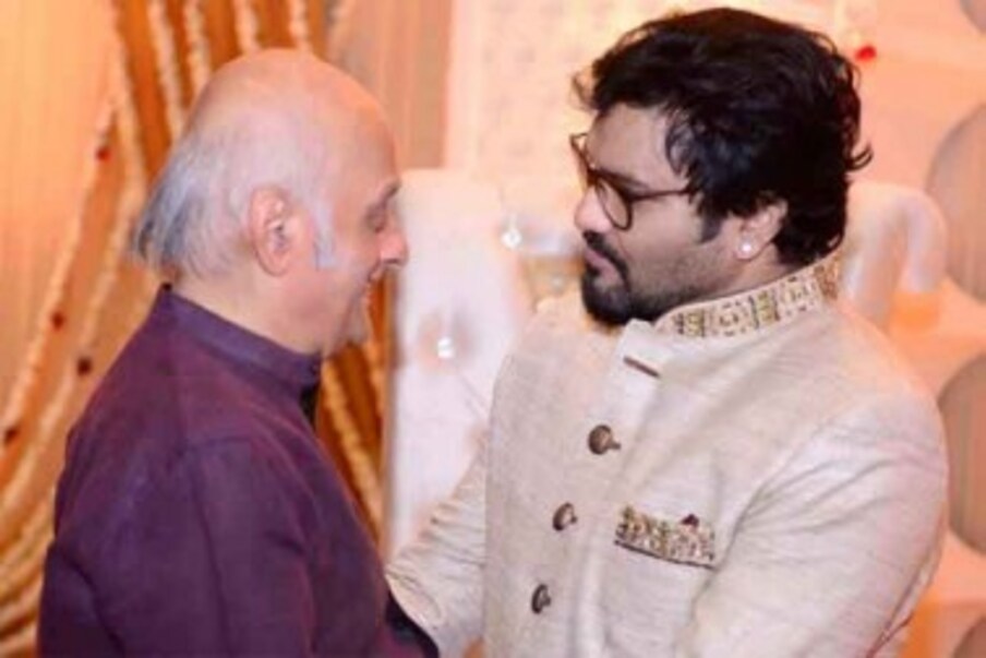  بابل اپنی شادی سادگی سے کرنا چاہتے تھے اس لئے باہر سے آنے والے اپنے مہمانوں کو دہلی میں ٹھہرانے کے لئے انہوں نے کسی فائیو اسٹار کی بجائے نئے ونگ بھون کو پسند کیا۔