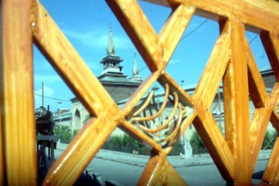  موبائیل فون خدمات کو ظاہری طور پر جمعہ کے بعد احتجاجی مظاہروں اور یوم آزادی کی تقریبات کے پیش نظر معطل کردیا گیا ہے۔