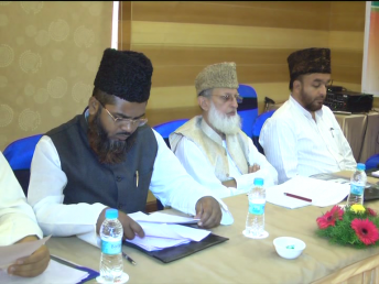اجلاس میں مشورہ دیا گیا کہ لکھنؤ میں ایک اجلاس کر کے حکومتوں کو پیغام دیا جانا چاہئے کہ مسلمان بھی کچھ کر رہے ہیں ۔ اجلاس میں مشورہ دیا گیا کہ لکھنؤ میں ایک اجلاس کر کے حکومتوں کو پیغام دیا جانا چاہئے کہ مسلمان بھی کچھ کر رہے ہیں ۔