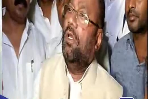 سوامی پرساد موریہ کا شرمناک بیان، شیلا دکشت کو بتایا دہلی کا ریجکٹیڈ مال، کانگریسی بھڑکے سوامی پرساد موریہ کا شرمناک بیان، شیلا دکشت کو بتایا دہلی کا ریجکٹیڈ مال، کانگریسی بھڑکے
