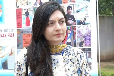وفد کی رکن زیب النسا نے کہا کہ ہندوستان اور پاکستان دونوں ہی ممالک میں ایک جیسی دقتیں ہیں۔ ان کا حل ڈھونڈنے کے لئے ہمیں مل بیٹھ کر ایک دوسرے کی مشکلات کو سمجھنا چاہئے۔ انہوں نے کہا کہ اگر دونوں ممالک میں جنگ کی صورتحال بنی تو دونوں ملک ختم ہو جائیں گے۔ عام لوگوں کے درمیان ایک دوسرے سے نفرت نہیں ہے۔ یہ سب سیاست سے متاثرہے۔ وفد کی رکن زیب النسا نے کہا کہ ہندوستان اور پاکستان دونوں ہی ممالک میں ایک جیسی دقتیں ہیں۔ ان کا حل ڈھونڈنے کے لئے ہمیں مل بیٹھ کر ایک دوسرے کی مشکلات کو سمجھنا چاہئے۔ انہوں نے کہا کہ اگر دونوں ممالک میں جنگ کی صورتحال بنی تو دونوں ملک ختم ہو جائیں گے۔ عام لوگوں کے درمیان ایک دوسرے سے نفرت نہیں ہے۔ یہ سب سیاست سے متاثرہے۔